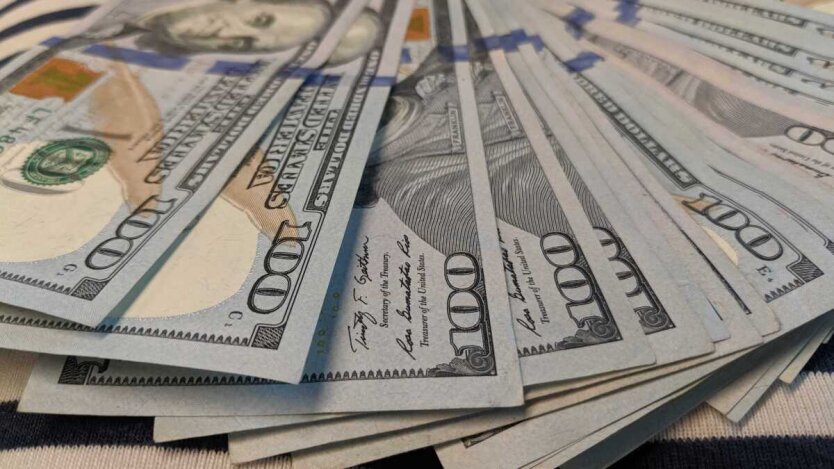 Конфіскація валюти: коли в українців можуть відібрати євро та долари