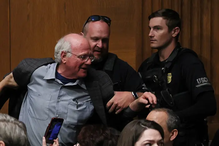 Ein bekannter amerikanischer Geschäftsmann wurde im Senat wegen Protesten gegen den Krieg in Gaza verhaftet