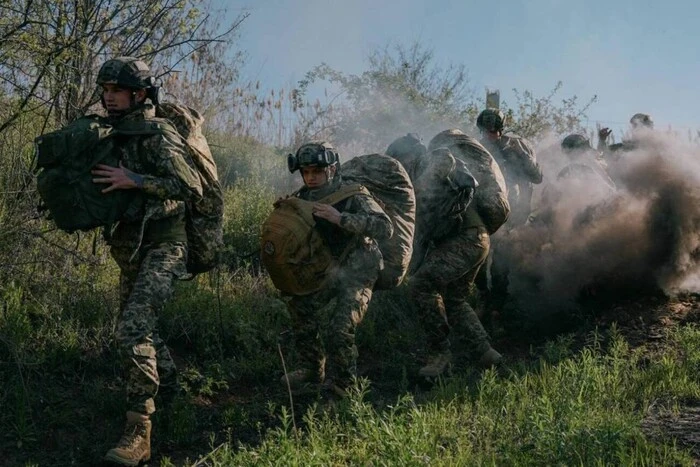 Лінія фронту на 4 травня