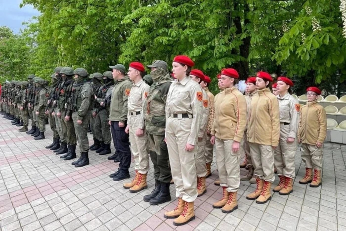 Россия планирует создать военные лагеря для девушек на оккупированных территориях Украины – ЦНС
