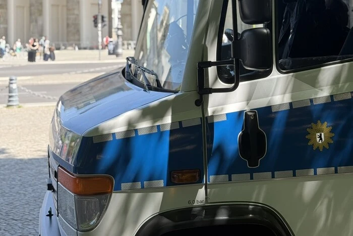 In Berlin, an unknown assailant attacked a Ukrainian with a knife over language