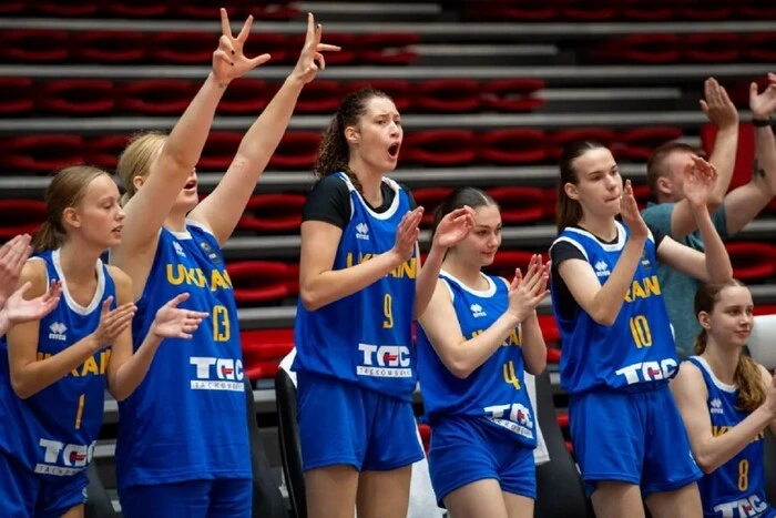 Женская сборная Украины по баскетболу U-18 с победы начала чемпионат Европы
