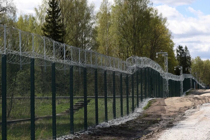 Финляндия активно строит забор на границе с Россией