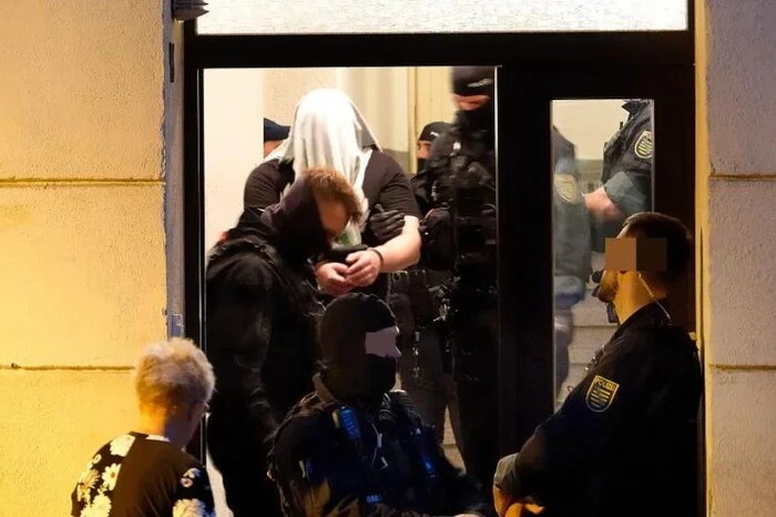В Германии мужчина открыл стрельбу из окна и ранил украинца