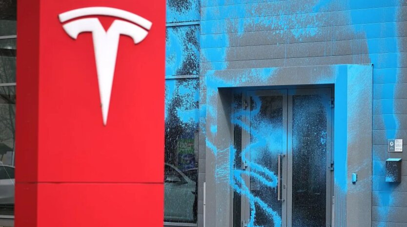 Співпраця Маска з Трампом коштувала Tesla половини європейських продажів