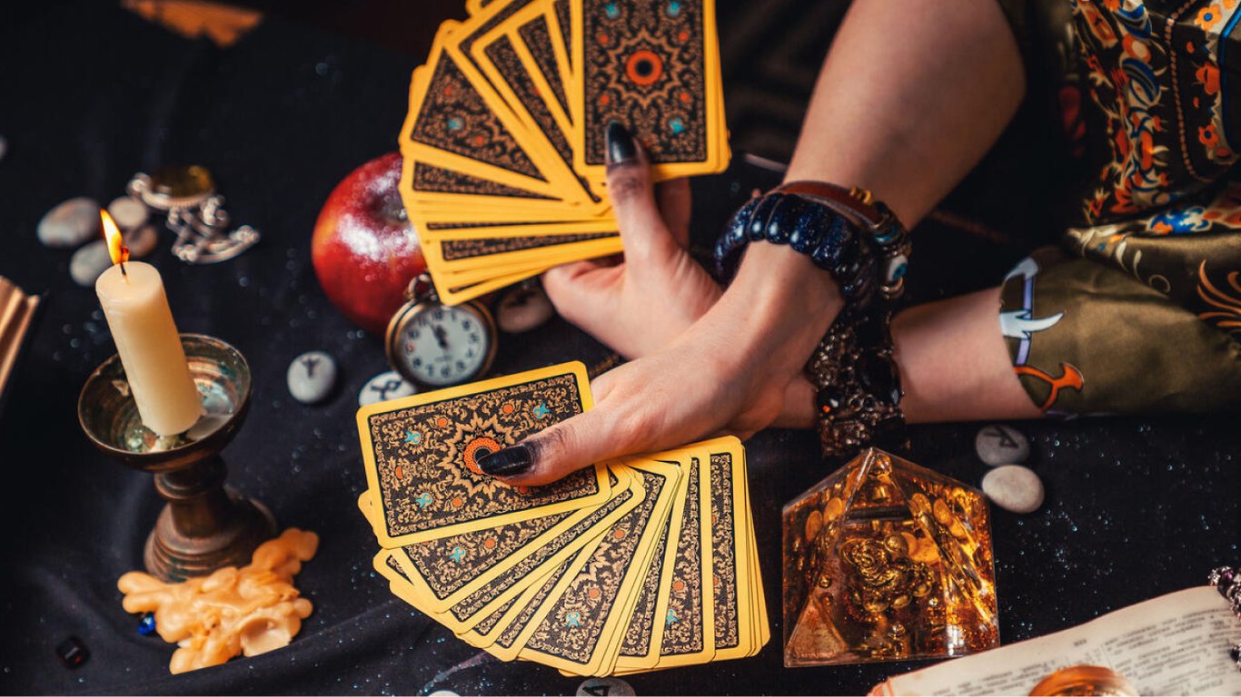 Diese Tierkreiszeichen verspricht Tarot Gewinn nach dem Vollmond am 10. Juli