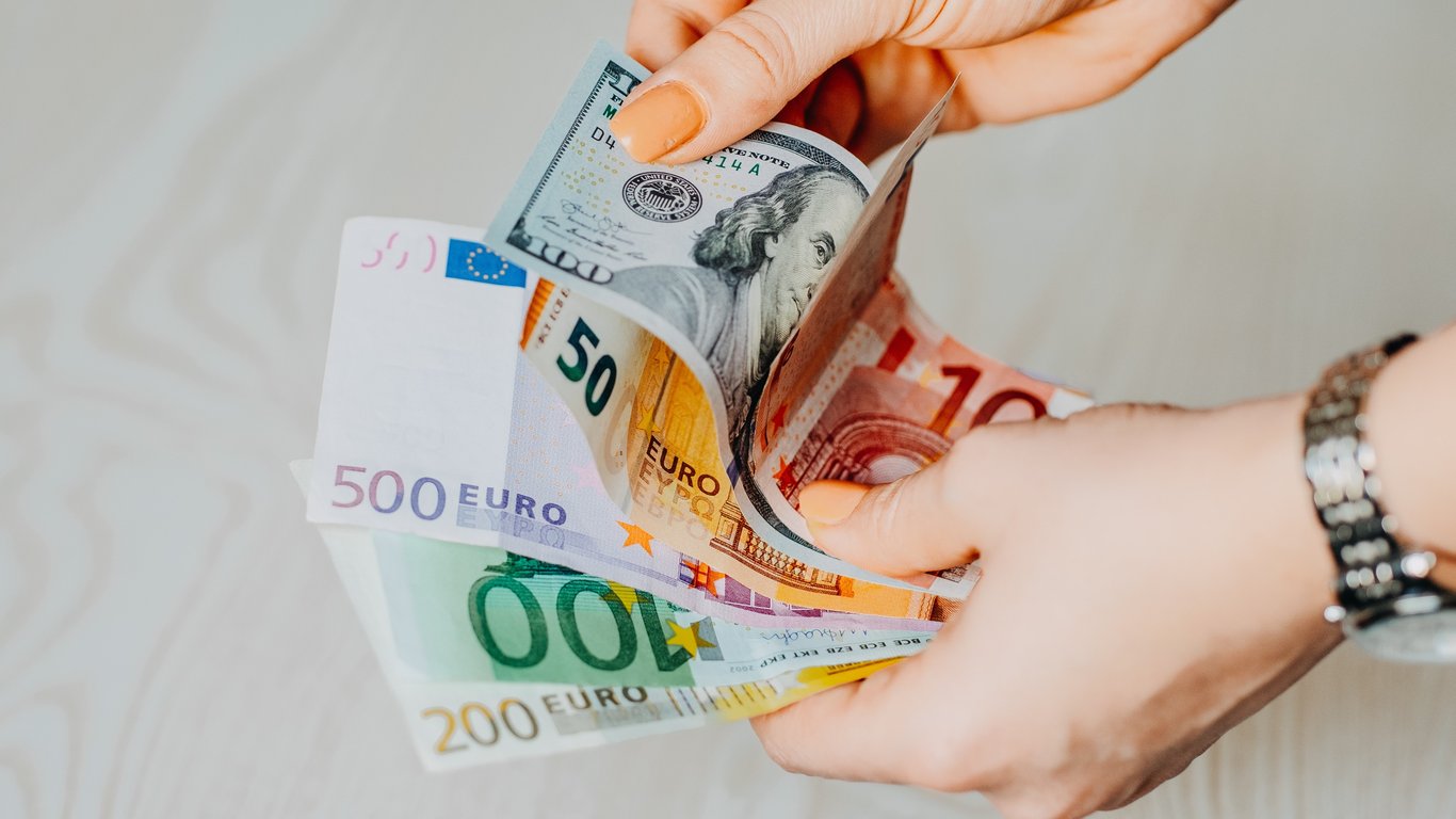 Arten von ausländischen Banknoten - welche Währung finden Ukrainer in ihren Geldbörsen