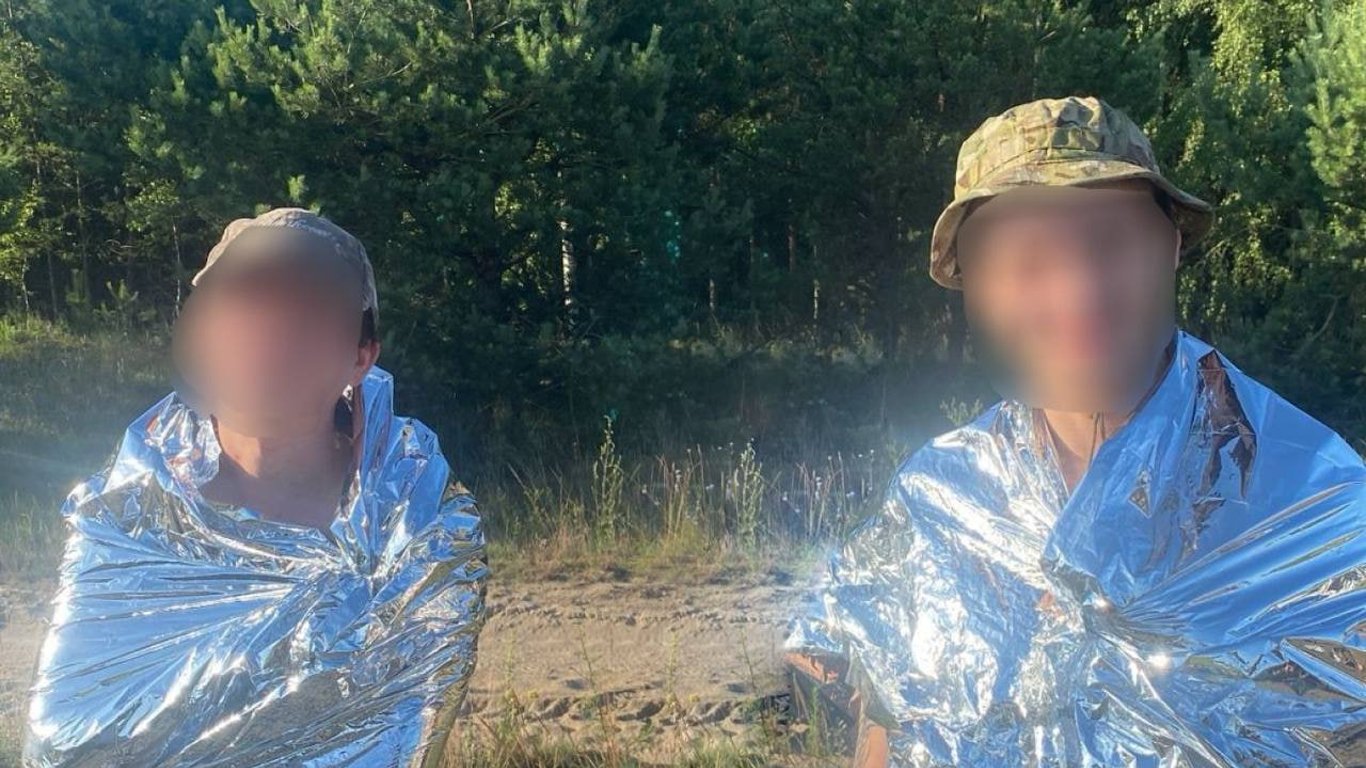 Заблудились в болотах — пограничники поймали туристов-нелегалов
