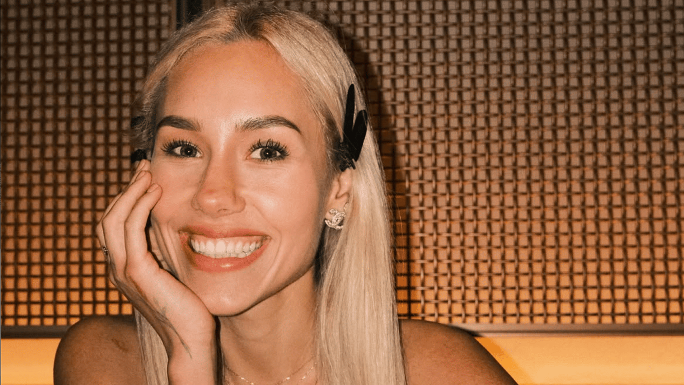 Kvitkova received a football player as a gift - photo, video