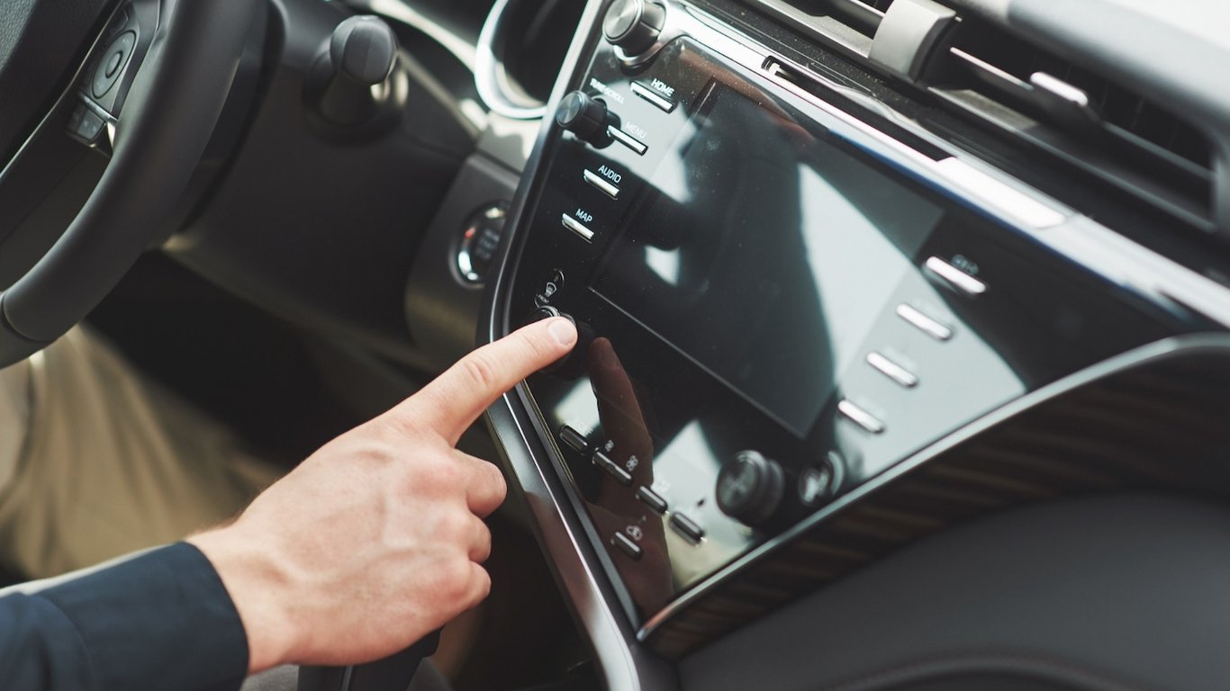 Какой штраф за прослушивание музыки в автомобиле